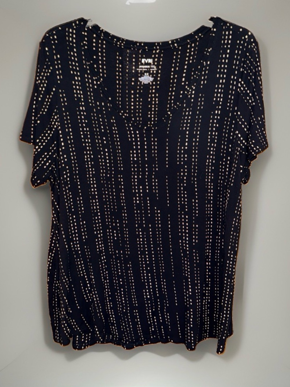 EVRI Women’s Black Short Sleeve V-Neck Modern Tee with Cream Dot Stripe-0X-EC